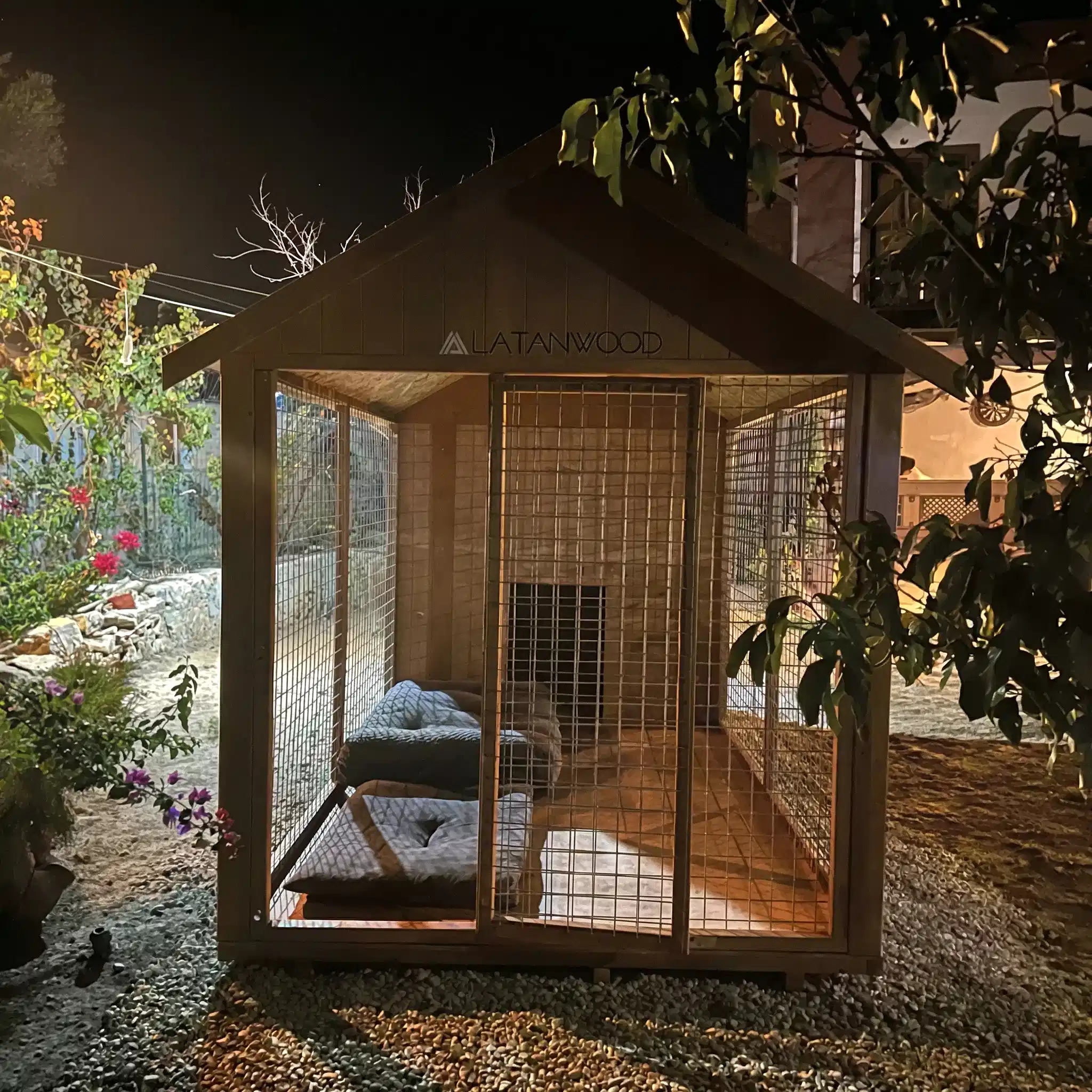 Belis Ahşap Köpek Kulübesi